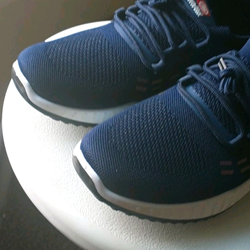 TENNIS SHOES 8.5